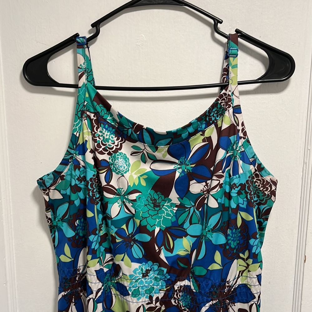 REI Dress - Picture 2 of 9